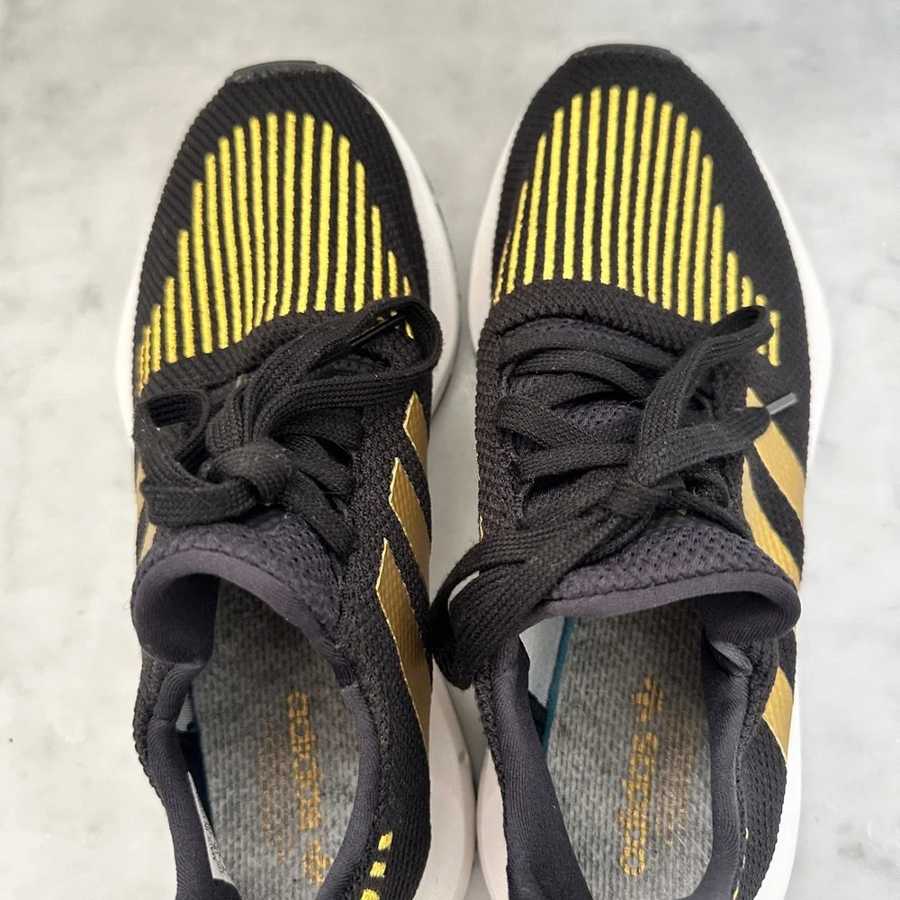 Adidas Women’s Swift Run Sneakers Size 7 - Picture 4 of 6